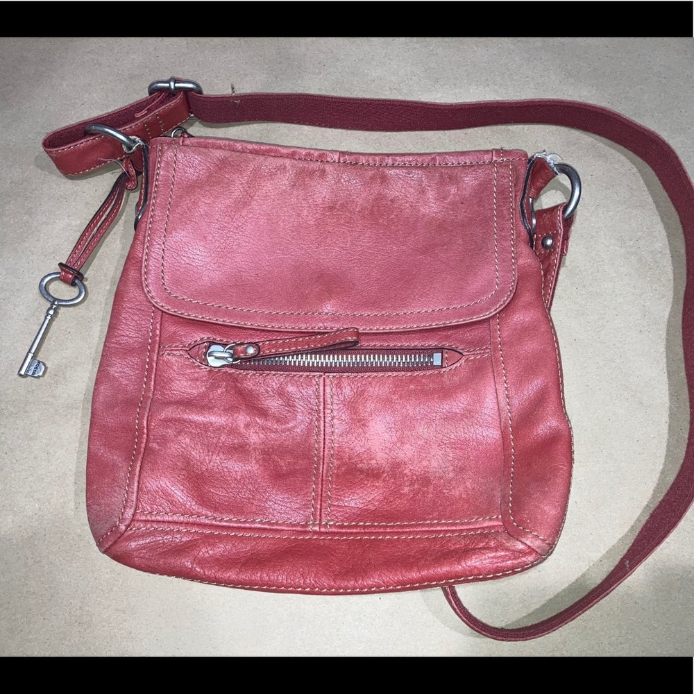 Clearance 🛍 Large red fossil crossbody.